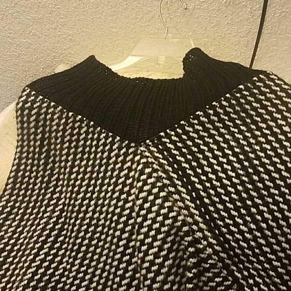 Shrug/Poncho - Picture 3 of 3